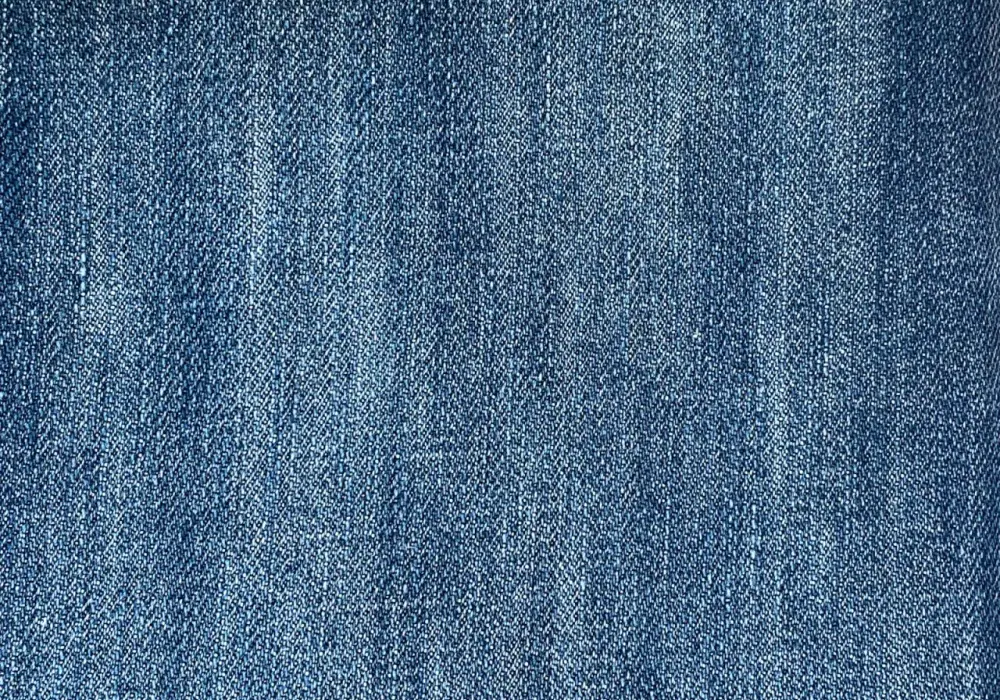 Stylizacje jasnych jeansów, które odmienią Twój codzienny look