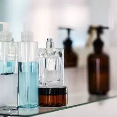 Czym grozi picie perfum? Poważne zagrożenia dla zdrowia