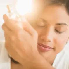 Czym się różni woda perfumowana od perfum? Odkryj kluczowe różnice