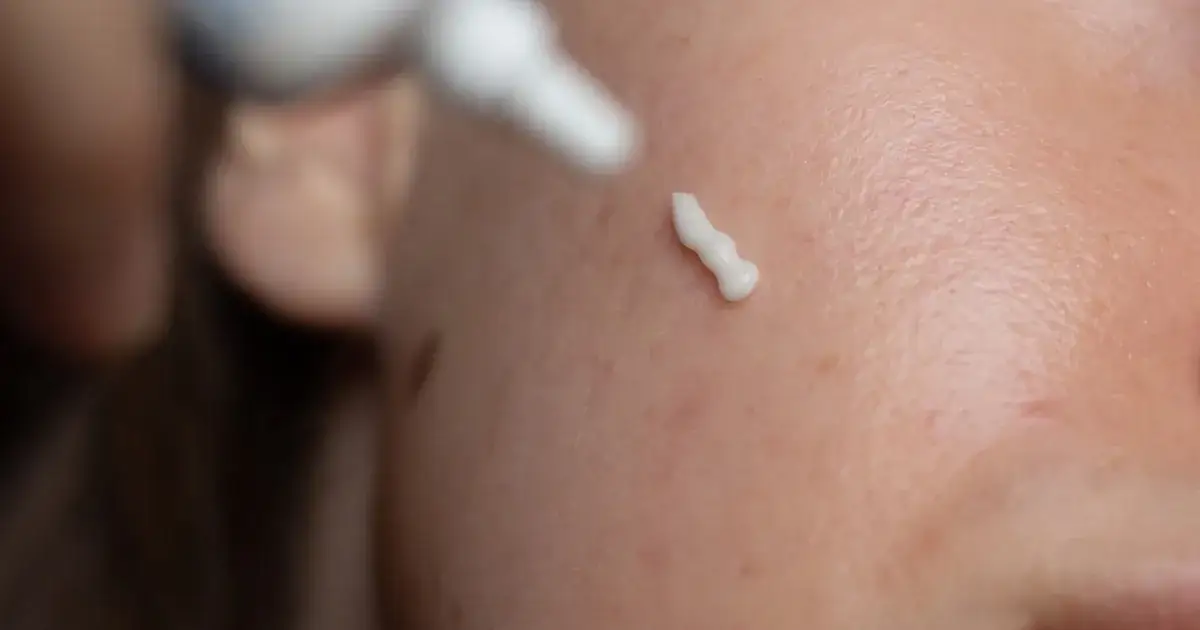 Zdjęcie Retinol czy kwas hialuronowy – który składnik naprawdę działa lepiej?
