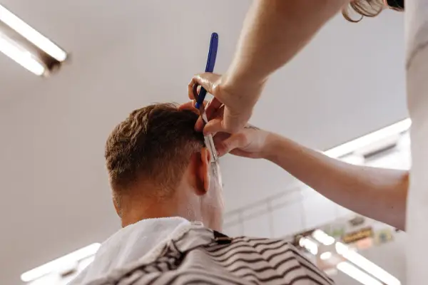 Damski undercut - komu pasuje i jak go nosić?