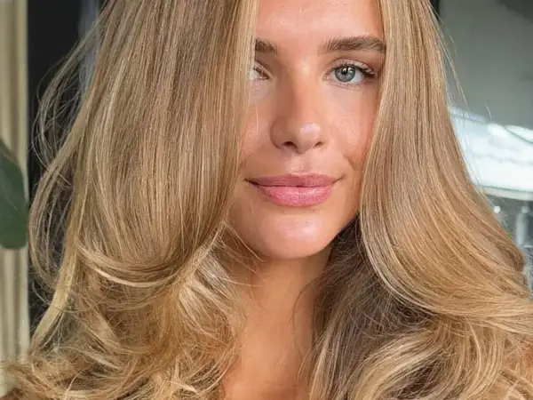 Maślany blond - komu pasuje i jak go uzyskać?