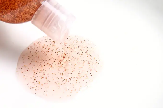Mikroplastik w kosmetykach - jak go rozpoznać i czym zastąpić?
